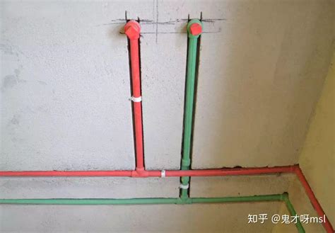 水管內有空氣存在時會有何影響|为什么水管里面有空气水流就排不出去？